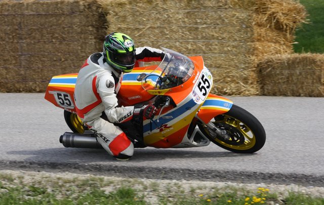 Roland Asanger aus Teufenbach gewann beim Bergrennen in Julbach am 16. Juni 2019 in der Klasse Classic Bikes über 750 ccm mit seiner 30 Jahre alten Suzuki GSXR 1100.