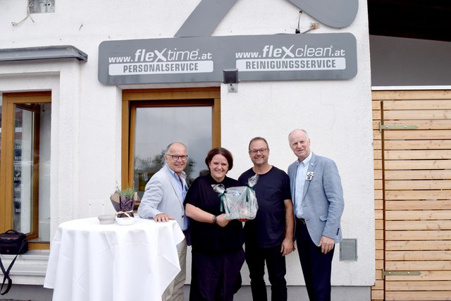Gratulierten: Vzbgm. G. Flaßer, G. und H. Pilz, Bgm. B. Liebmann