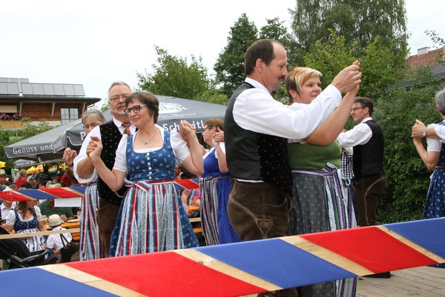 Auch die Volkstänzer haben mehrere Auftritte beim Kirtag.