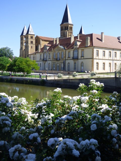 Paray-le-Monial ist eine französische Stadt im Département Saône-et-Loire in der Region Bourgogne-Franche-Comté. 