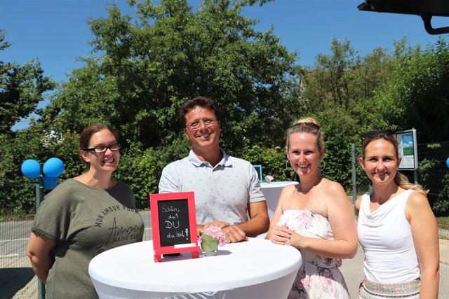 Bgm. Werner Baumann mit Elke Schuster, Sabine Hauser-Wenko und Elisabeth Glauninger beim kunterbunten Villentag in Seiersberg-Pirka.