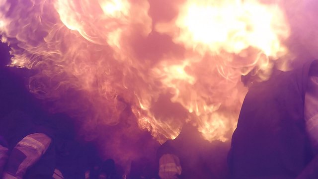 Einige Kameraden der Feuerwehr Landeck verbrachten ein intensives und heißes Wochenende in einer Rauchdurchzündungsanlage.