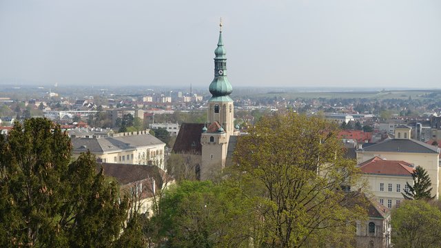 Titelbild: Die Stadtpfarrkirche St. Stephan im Herzen der Kurstadt Baden