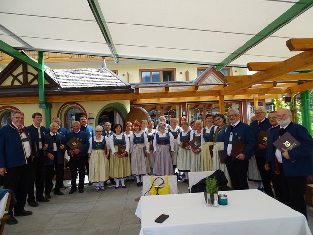 Chorgemeinschaft Sängerbund Landeck mit Chorleiter Pepi Kranebitter