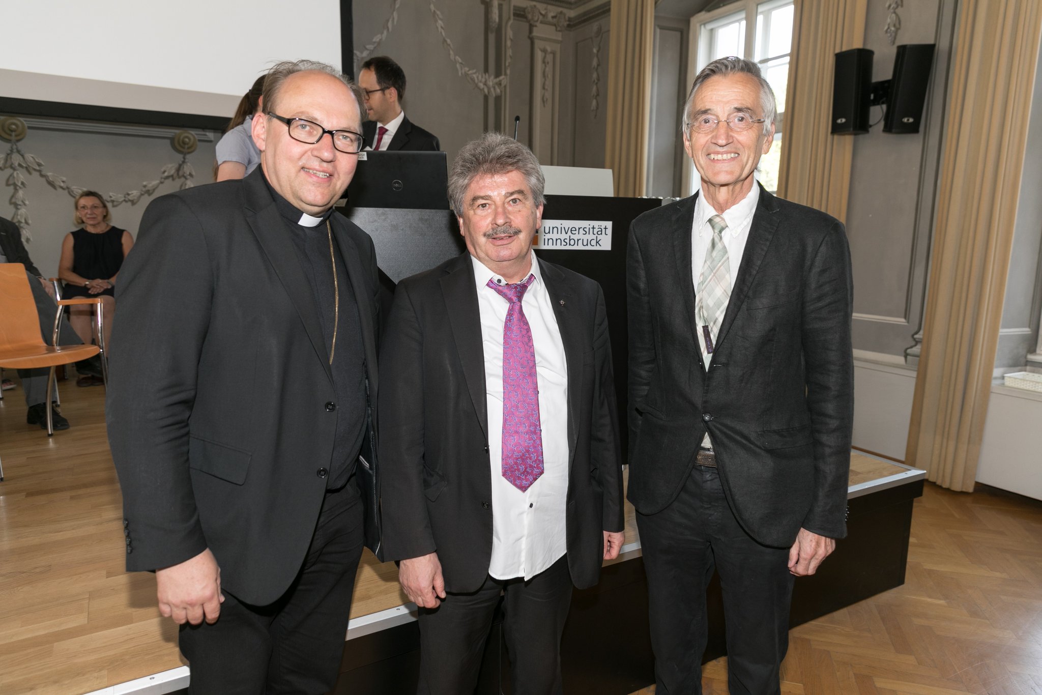 Uni Innsbruck Theologe Niewiadomski mit Ehrenkreuz Tirol
