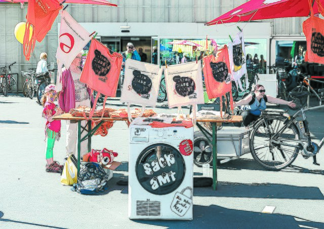 Tamara Rohner erarbeitet im Mädchencafe mit den Jugendlichen verschiedene Themen, auch auf dem Fahrradmarkt waren die Schüler schon vertreten.