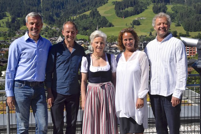 GR Ludwig Schlechter, Obmann Johannes Gasteiger, TVB-Präsidentin Signe Reisch, Reha-Verwaltungsdirektorin Marion Macher und künstlerischer Leiter Herbert Lindsberger (v. li.). | Foto: Johanna Schweinester