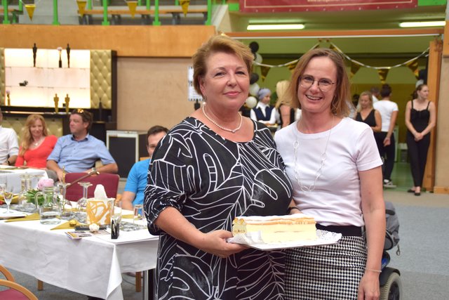 Eine Kardinalschnitte von der ersten Volksschülerin.