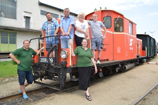 Jochen Glanznig, Obmann Manfred Schwingenschlögl, Rudolf Mauritz, Angelina Zimmermann, Annemarie Trisko und Udo Fontaine nehmen Sie mit auf eine Fahrt durch die Nacht.