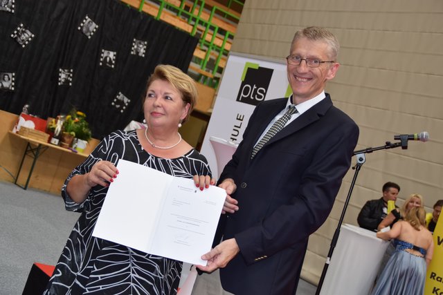 Josef Fürst verabschiedete sich mit einer Urkunde.