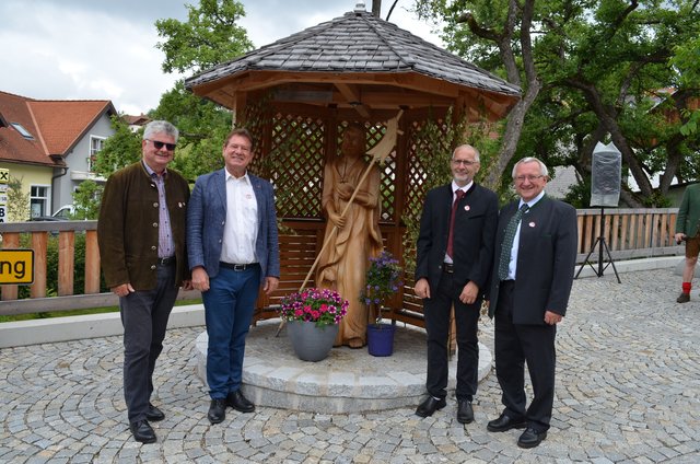 Von links: Josef Kinast, Johannes Neuhofer, Gerhard Herzog (Obmann des Vereins Liebenswertes Weitersfelden) und der Weitersfeldener Bürgermeister Franz Xaver Hölzl.