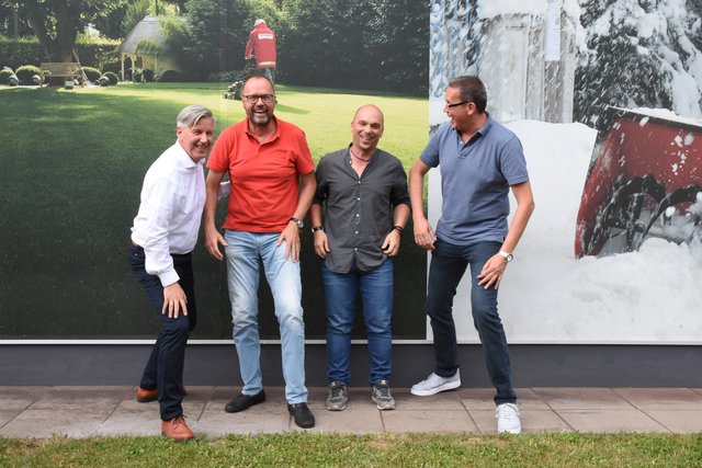 Valentin Sicher (Geschäftsführer Attensam Steiermark & Kärnten), Heinz Haumann (Geschäftsführer Haumann Kaminbau), Thomas Feier (Bildungszentrumsleiter Leoben & Mürzzuschlag bfi Steiermark) und Peter Haumann (Geschäftsführender Gesellschafter Haumann Kaminbau) (v.l.). | Foto: Attensam/Armin Russold