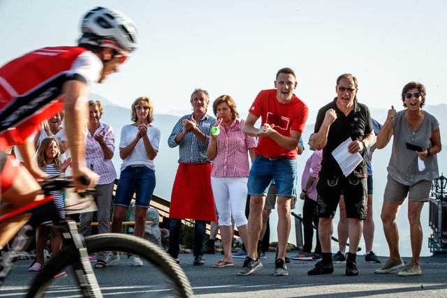 Begeisterung bei den Fans (u. a. Max Salcher). | Foto: E. Haiden