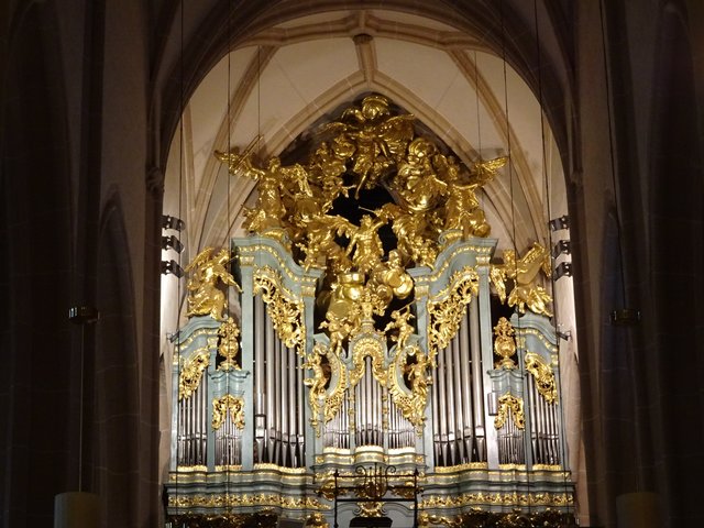 Titelbild: Die Orgel der Badener Stadtpfarrkirche St. Stephan