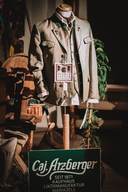 Und so schaut das neue Jägerleinen Sakko aus. | Foto: Anna Scherfler