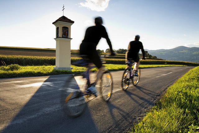 Genuss und Radeln: Im vielfältigen Hartbergerland kommt jeder Urlaubsgast auf seine Kosten, besonders RadfahrerInnen.