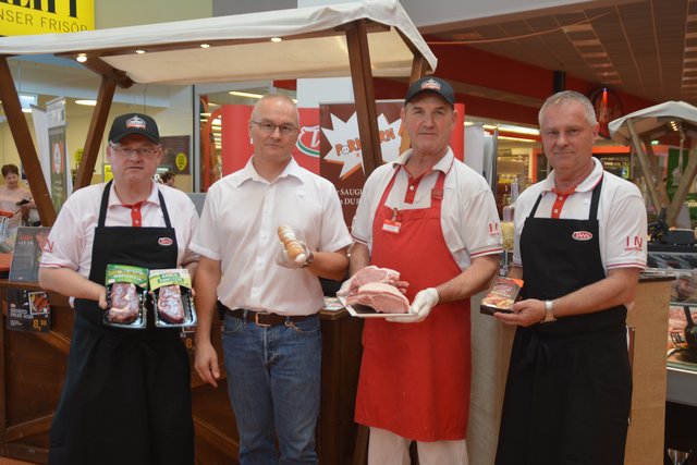 Genuss-Spezialitäten: Siegfried Weinkogl (TANN), Peter Birkenau (Interspar), Peter Paul Schlaffer und Hubert Strajhar (TANN).  | Foto: Foto: Strini