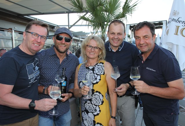 Pöstlingbergschlössl-Wirt Alfred Gallistl, Winzer Horst Gager, Seminarhotel Wesenufer-Chefin Margarete Durstberger, Restaurant Thalhammers-Chef Robert Thalhammer und Weinhändler Hannes Wakolbinger (v. l.).