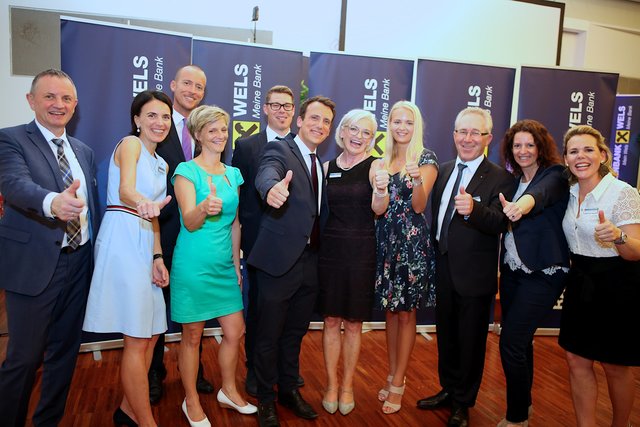Die MitarbeiterInnen der Raiffeisenbank Wels freuten sich über den erfolgreichen Abend.