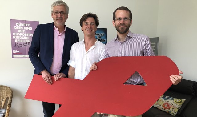 Sebastian Huber (Internist, Abgeordneter zum Landtag und Zweiter Präsident), Willi Maier (Leiter der Aidshilfe Salzburg) und Florian Friedrich (Präventionsmitarbeiter der Aidshilfe Salzburg) | Foto: sm