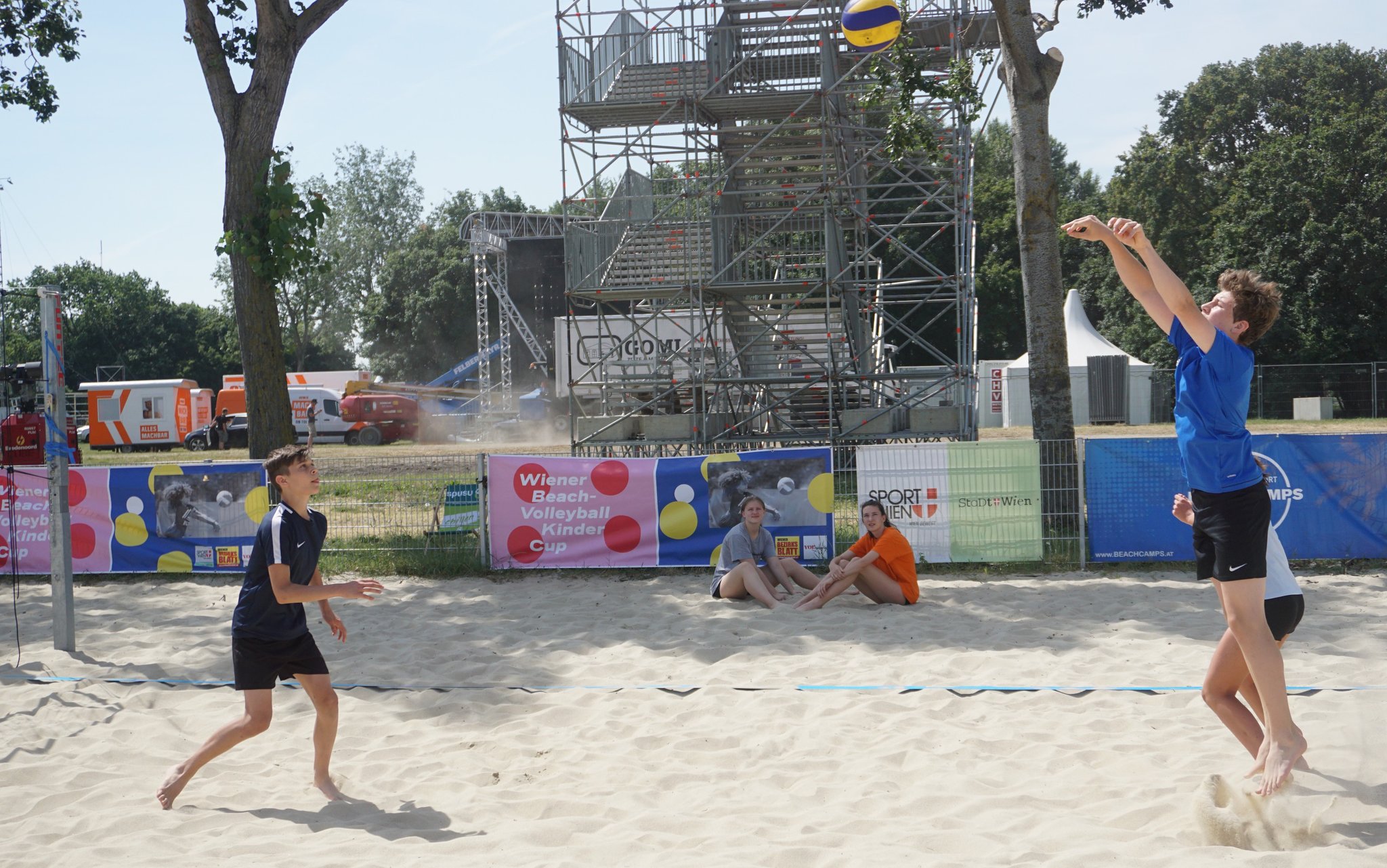 Nur noch ein Schritt bis zum BeachVolleyball Center Court Wien