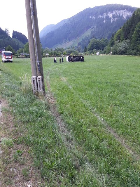 Die Feuerwehren mussten Fahrzeugbergung in Lunz am See ausrücken. | Foto: Freiwillige Feuerwehr Göstling