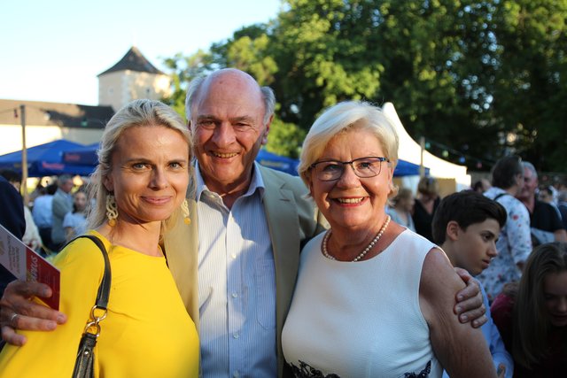 Susannne, Freundin von Rudi Roubinek, Dr. Erwin und Sissy Pröll