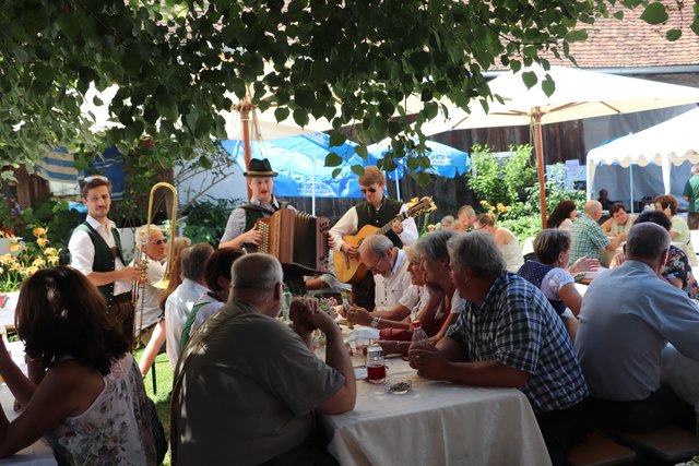 Gute Stimmung herrschte beim Dirndlkirtag in Fernitz-Mellach | Foto: Edith Ertl