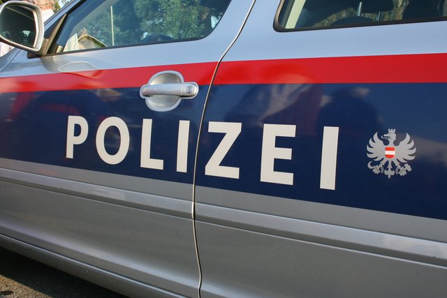 Ein 21-jähriger Mann war in Henndorf Opfer eines vorerst unbekannten Autolenkers geworden.