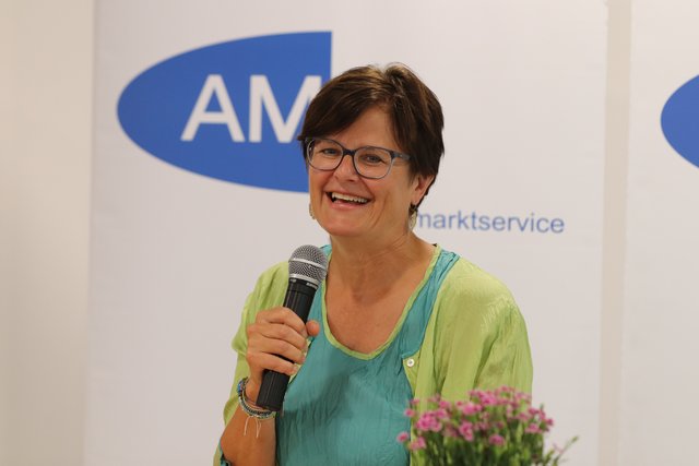 „Im neuen Haus sind unsere neuen, hohen Betreuungsstandards vollständig umgesetzt“, freut sich AMS-Wien-Chefin Petra Draxl bei der Eröffnung der neuen Brigittenauer Geschäftsstelle.