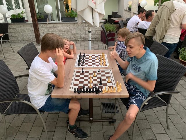 Der Schachnachwuchs am Brett der Könige. | Foto: Markus Auinger