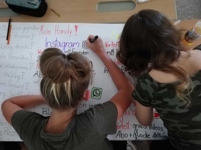 In Workshops lernen Schüler die Gefahren des Internets kennen.  | Foto: Klaus Erkner