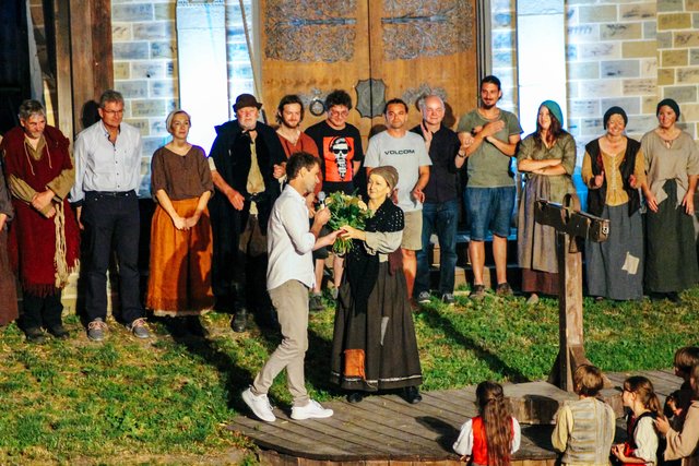 Blumen für die Obfrau gab's von Rattenbergs Bgm Freiberger. | Foto: HMC