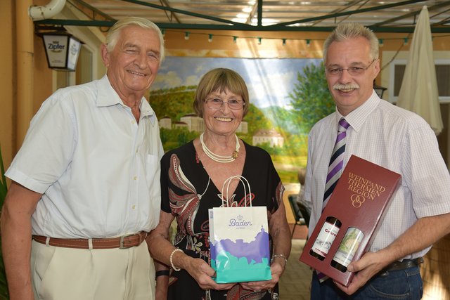 Im Bild Herta und Wilhelm Simlinger mit StR Rudolf Gehrer. | Foto: PRESSESTELLE BADEN
