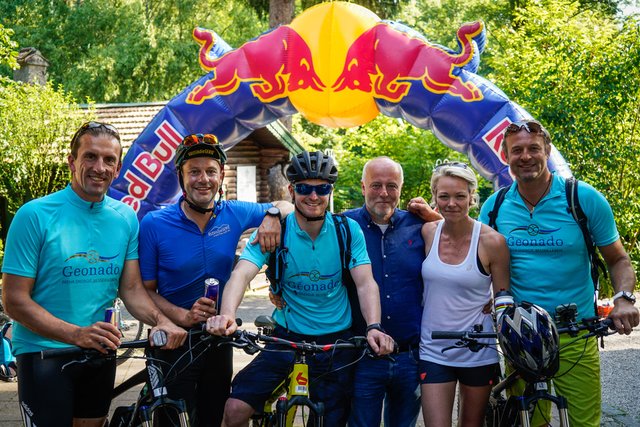 Von links: Rodel-Legende Markus Prock, Organistor HP Kreidl, Wolfgang Linger (Doppelolympiasieger), Peter Hofer vom TVB Königsleiten-Wald, Christina Neuwirth (Biogena) sowie Rodelweltmeister Tobias Schiegl.