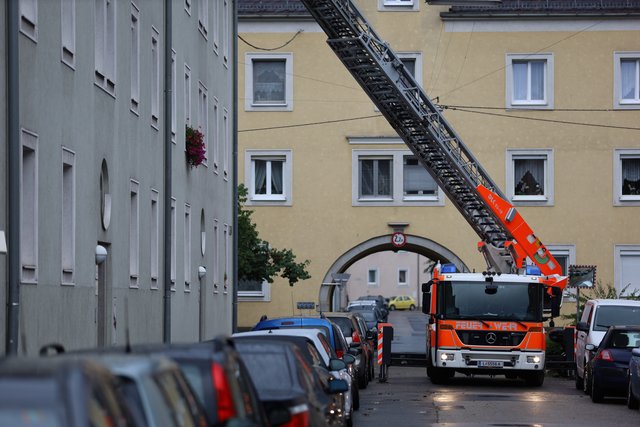 Die Linzer Berfusfeuerwehr musste am Montagabend ausrücken, um Sturmschäden zu beseitigen.