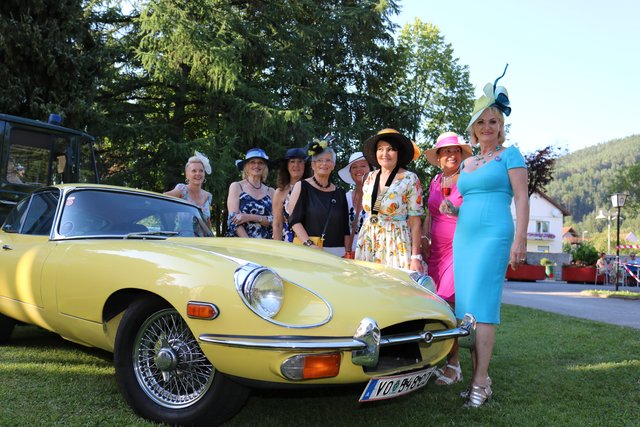 Edle Autos, edle Frauen. Die Kiwanis-Damen hatten jede Menge Spaß. | Foto: Lederer