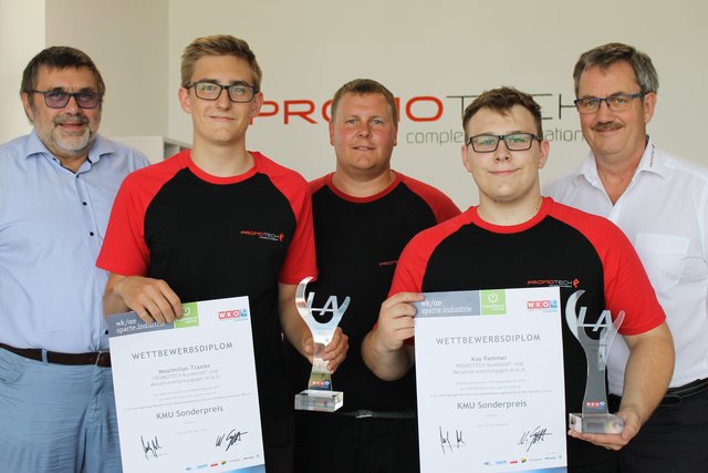 von links nach rechts: Günter Benninger (Geschäftsführer Promotech), Maximilian Traxler (Werkzeubautechnikerlehrling), Manuel Feigl (Ausbildungsleiter Werkzeugbau), Kay Pammer (Mechatroniker-Lehrling) und Michael Nobis (Ausbildungsleiter Mechatronik) freuen sich über den Sieg.