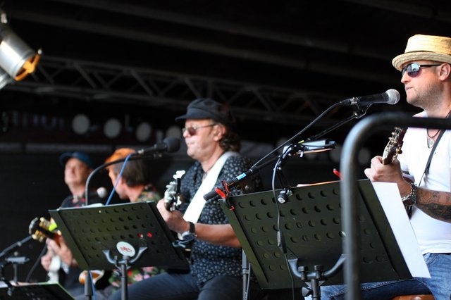 "ST3" heizten am Südtiroler Platz mit Austropop-Klassikern ein.