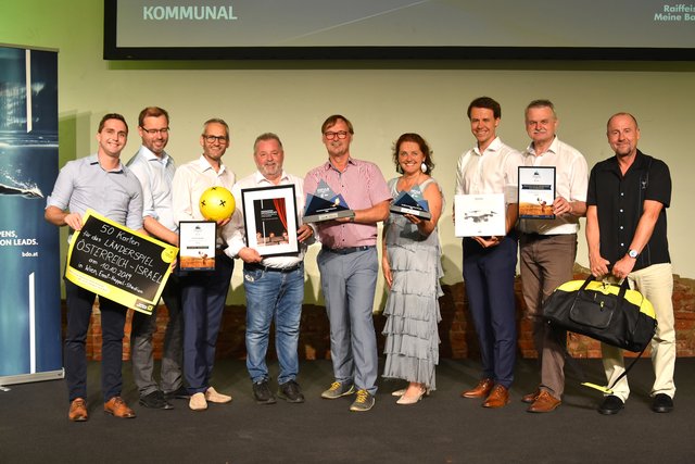Die Delegation aus Weiz und St. Ruprecht v.l.n.r.:
Christian Binder (St. Ruprecht – Weiz Industrieansiedlungs GmbH), Werner Reisenhofer (Vize-Bgm. St. Ruprecht(Raab), Roman Neubauer (Innovationszentrum W.E.I.Z.), Herbert Pregartner (Bgm. St. Ruprecht/Raab), Erwin Eggenreich (Bgm. Stadt Weiz), Iris Thosold (1. Vize-Bgm. Stadt Weiz), Patrick König (Stadt Weiz), Franz Kern (Innovationszentrum W.E.I.Z.), Gerhard Krobath (Innovationszentrum W.E.I.Z.)