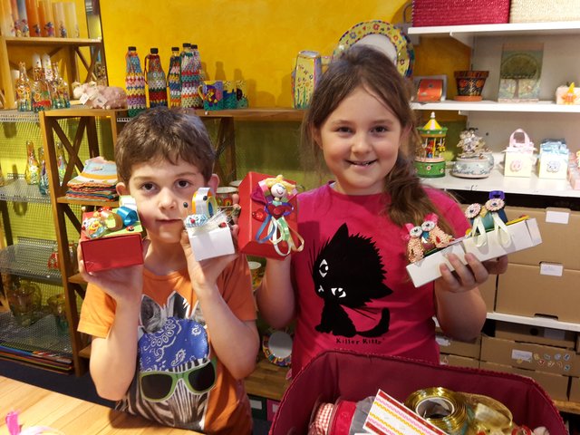 [b]Der Nachwuchs[b] ist in der Kreativwerkstatt in Reinsberg mit vollem Elan bei der Sache. | Foto: Monika Stamminger