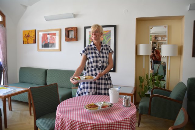 Ursula Zechner präsentiert ihre Pasteten-Kreationen in Neubruck. | Foto: Roland Mayr