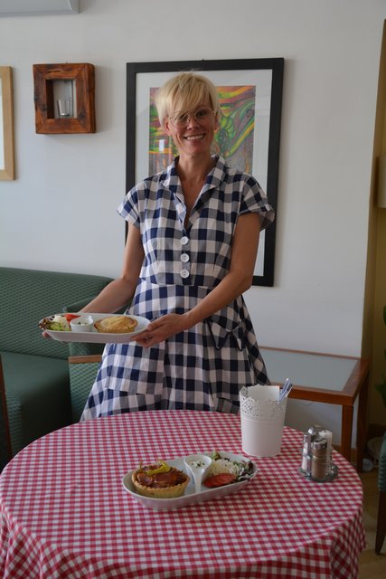 Ursula Zechner präsentiert ihre Pasteten-Kreationen in Neubruck. | Foto: Roland Mayr