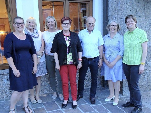 Der neugewählte Vorstand: Schriftführerin Carina Scharnigg, Stv. Monika Egger, Kassier-Stv. Michaela Wallner, Obmann-Stv. Marianne Werlberger, Obmann Helmut Schwitzer, Pflegedienstleiterin Daniela Brandstätter, Stv. Waltraud Aigner-Preindl.