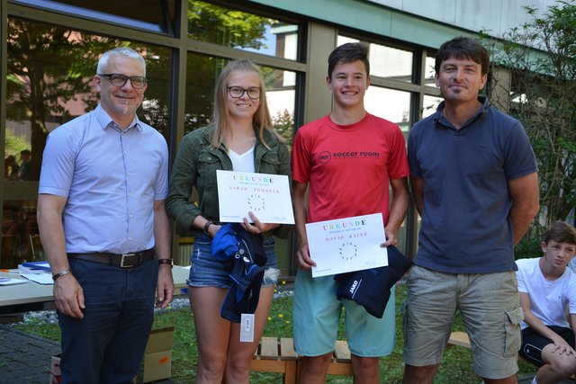 Starke Leistung: Sarah Tombeck (Sparte Leichtathletik) und David Kainz (Sparte Alpiner Schilauf) wurden als Sportler des Jahres am BG/BRG/BORG Hartberg ausgezeichnet.