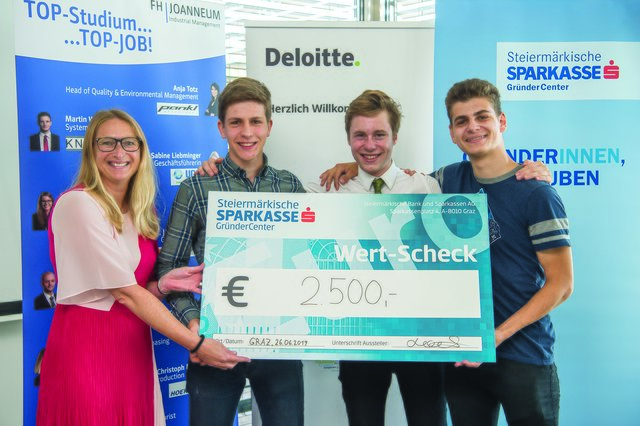 In Summe heimste das Siegerteam 2.500 Euro ein. | Foto: Foto Fischer, Deloitte