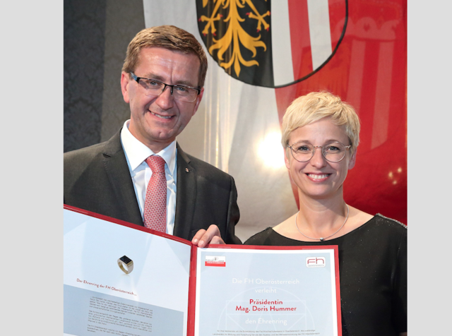 Wirtschafts-Landesrat Markus Achleitner und Wirtschaftskammer-Präsidentin Doris Hummer. | Foto: Land OÖ/Daniel Kauder