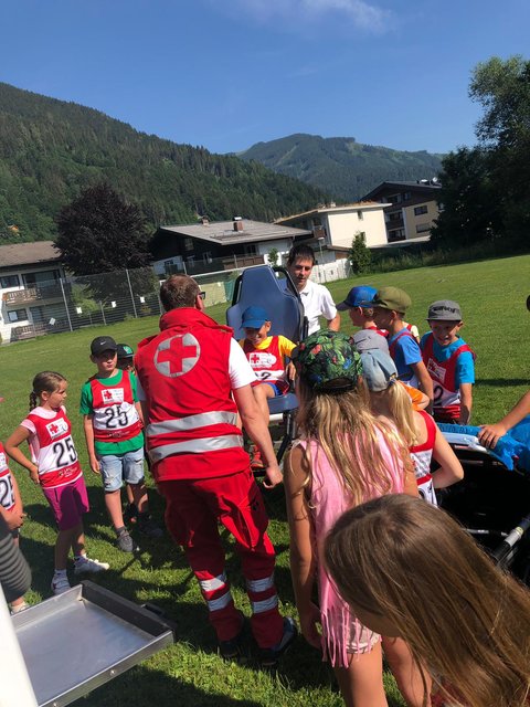 Einsatzorganisationen stellten ihre Geräte und Fahrzeuge vor. | Foto: hakzell