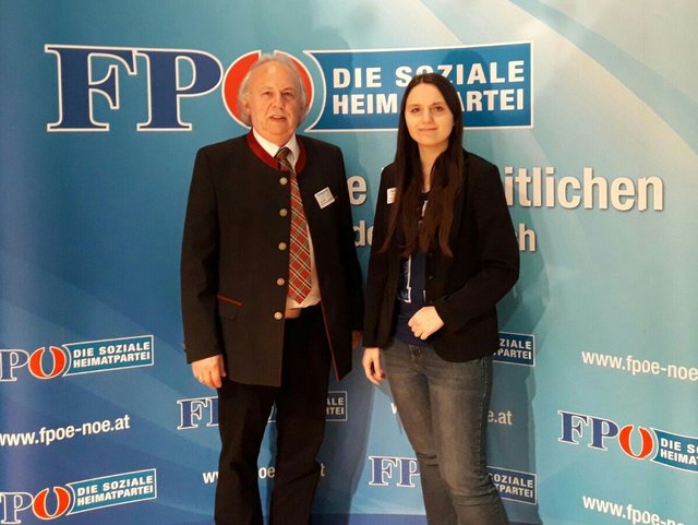 Bezirksparteiobmann Walter Hoffmann mit Spitzenkandidatin Anja Scherzer.  | Foto: FPÖ