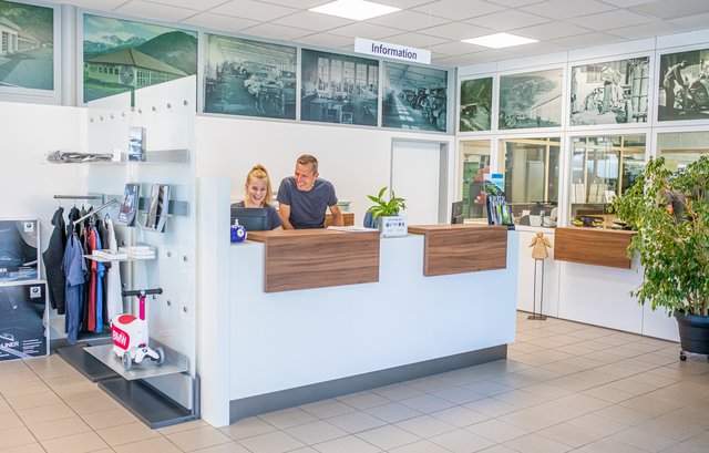 Die neu gestaltete Kundenannahme. | Foto: Brunner Images